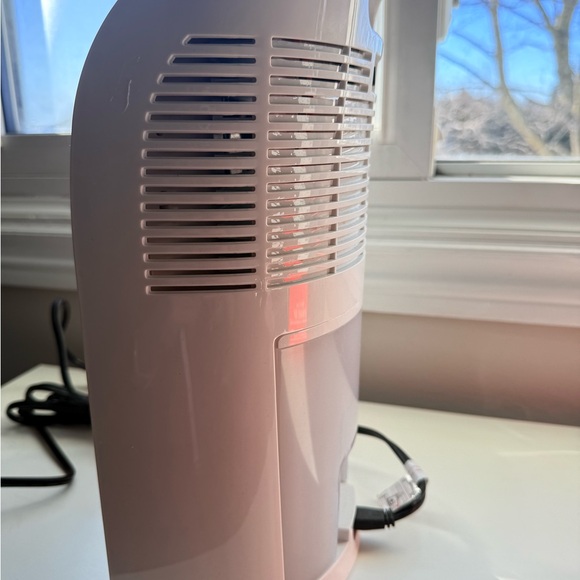 PureGuardian White Dehumidifier - great used condition - Picture 3 of 7